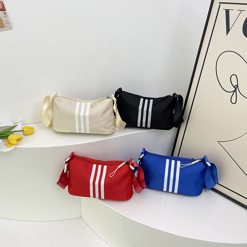 Autumn sporty style women's large-capacity 2024 new trendy single-shoulder crossbody bag, casual and fashionable nylon small square bag Application Scenario