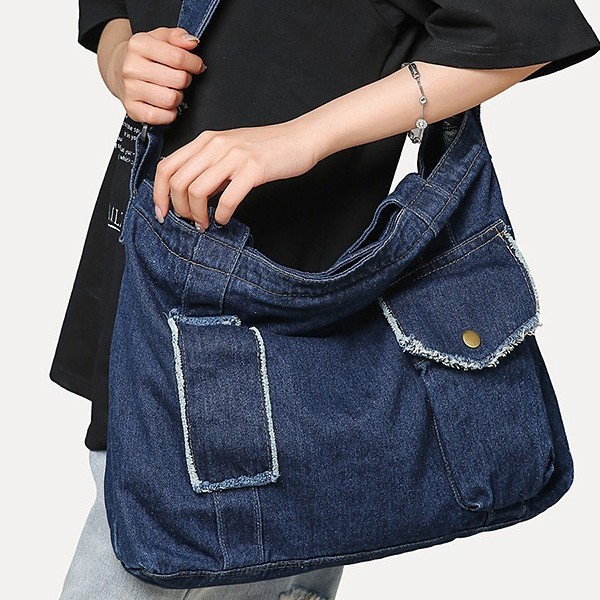 The large-capacity denim canvas bag for women has sparked a new trend of student schoolbags, travel tote bags and commuting single-shoulder bags full figure