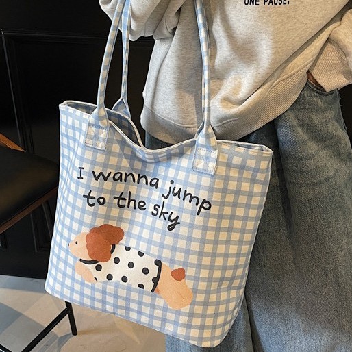 A new Japanese-style cartoon canvas bag, a student hand-held cartoon dog tote bag, and a portable handbag with a check pattern for girls Specification drawing