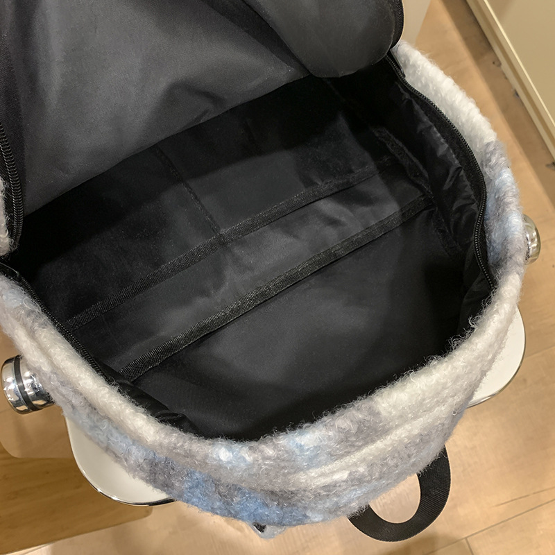 Autumn and winter retro checkered plush schoolbag for girls, Japanese style Instagram simple student backpack, versatile backpack for girls to travel Application Scenario