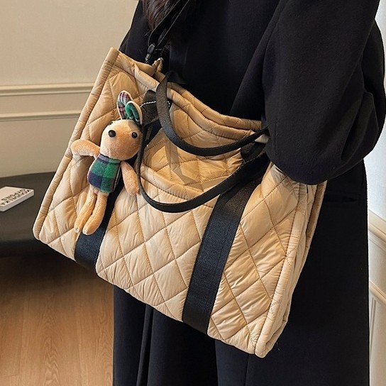 Korean autumn and winter new versatile embroidered cotton jacket bag 2024 Texture Little Chanel style contrasting color diamond-shaped hand-held shoulder bag Specification drawing
