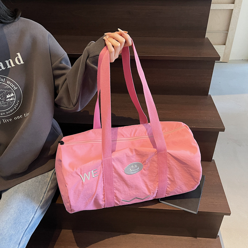 Korean-style fashionable lightweight hand-held travel bag, large-capacity ins versatile women's yoga bag, short-distance business trip luggage bag full figure
