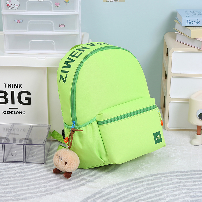Cute backpacks for children with high appearance standards, large-capacity backpacks for primary school students, and Korean-style color-blocking schoolbags for grades one and two Application Scenario