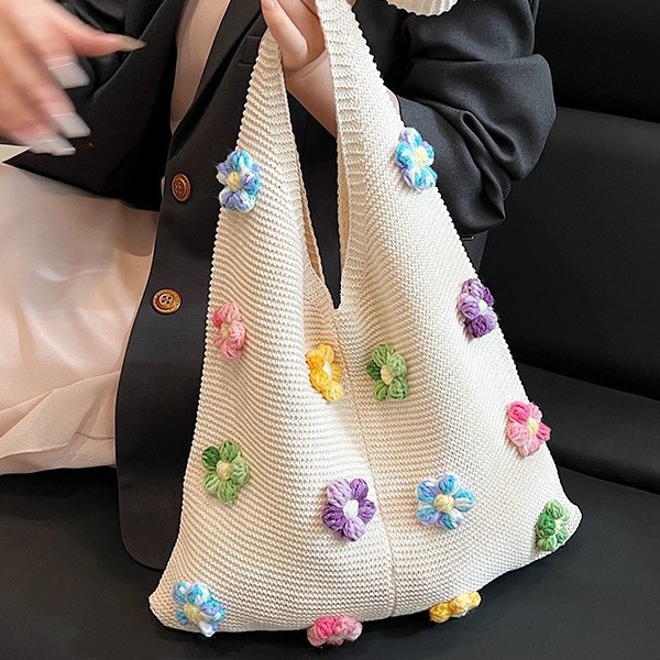 Spring 2025 new style of cute, fashionable and simple Korean-style knitted bag, single-shoulder bag and colorful flower tote bag Application Scenario