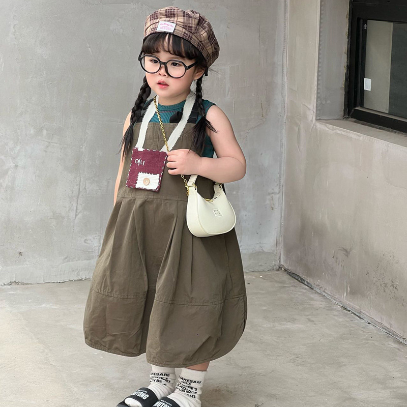 Korean version single-shoulder bag for boys and girls, simple solid color, stylish mini children's chain bag, 2024 new style foreign trade children's bag Application Scenario