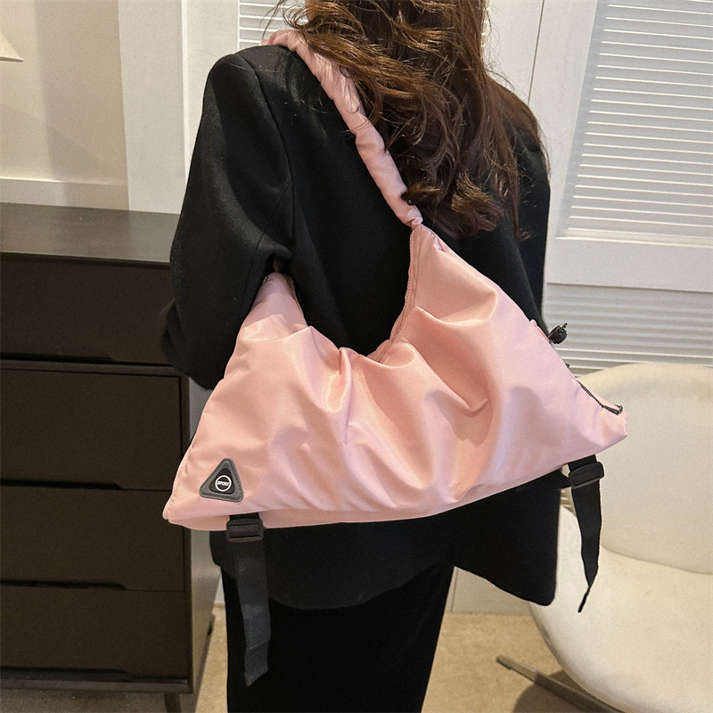Wholesale large-capacity fitness yoga bags, women's niche design pleated handbags, large-capacity casual single-shoulder crossbody bags full figure