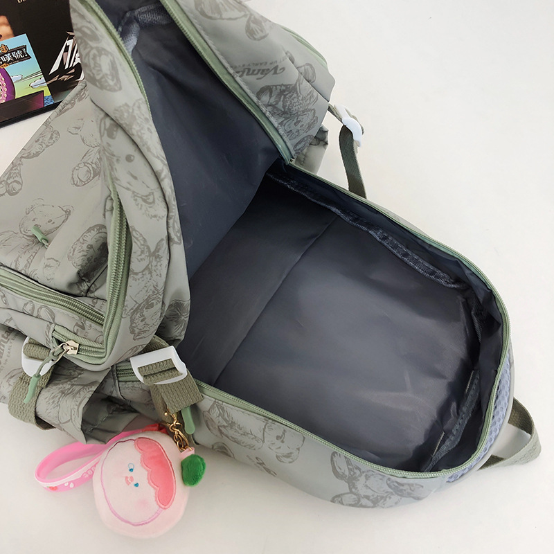Cute pendant casual backpack, high school bag, female college student, high appearance level, large-capacity computer bag Application Scenario