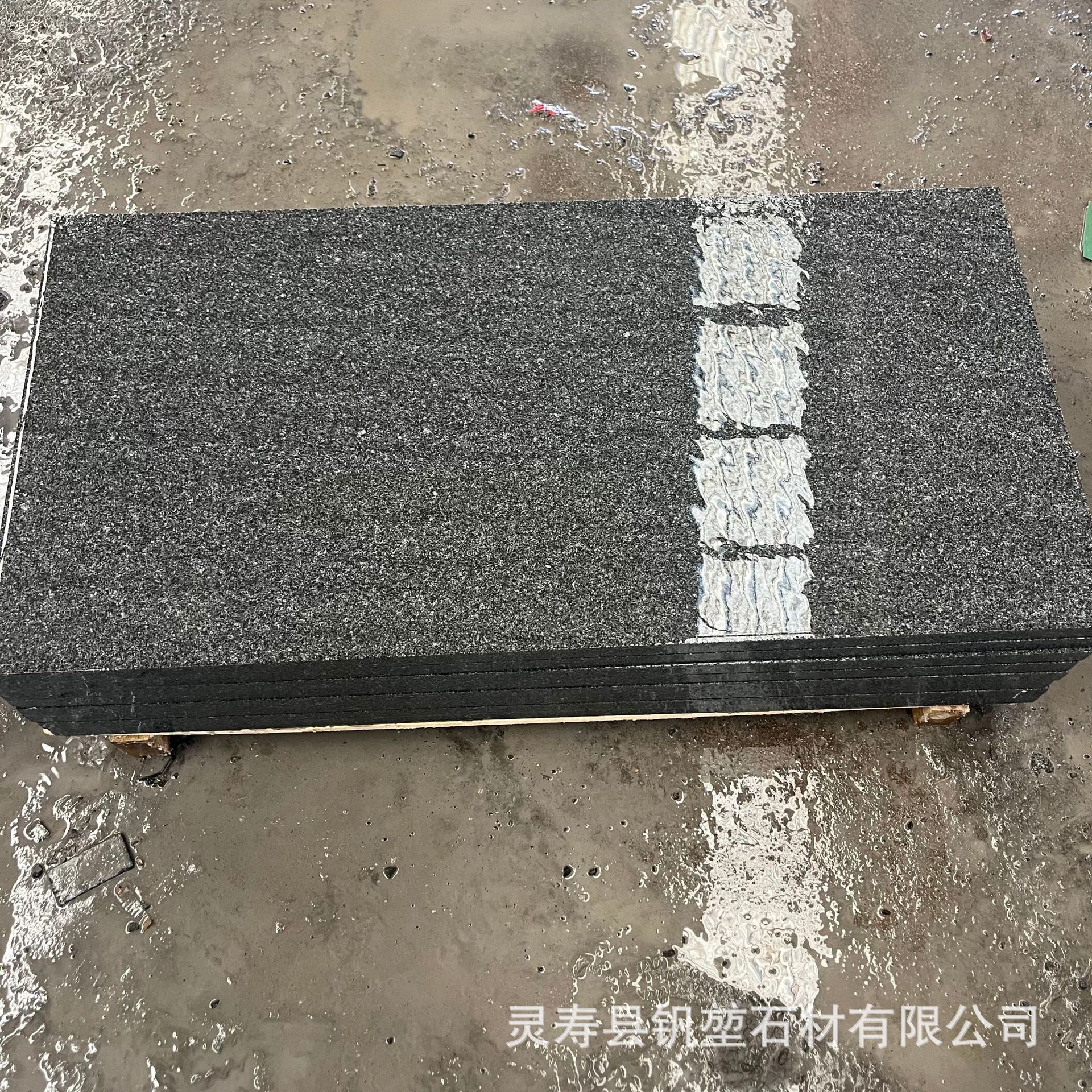 The manufacturer supplies Binzhou Qingbeida Qing stone, Taibai Qing fire-washed stone for the municipal engineering square details Picture