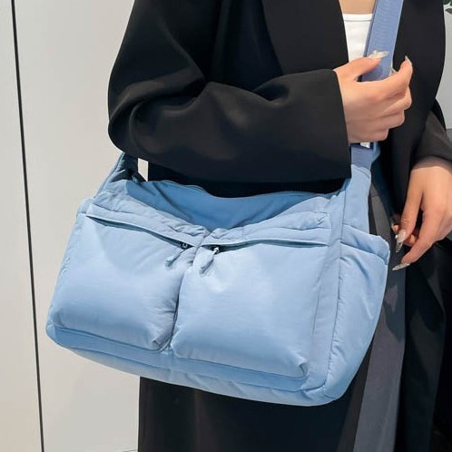 Fashionable and casual shoulder bag, cotton-padded jacket, cloud bag, single-shoulder crossbody bag, multi-pocket water-resistant, large-capacity nylon fabric bag full figure