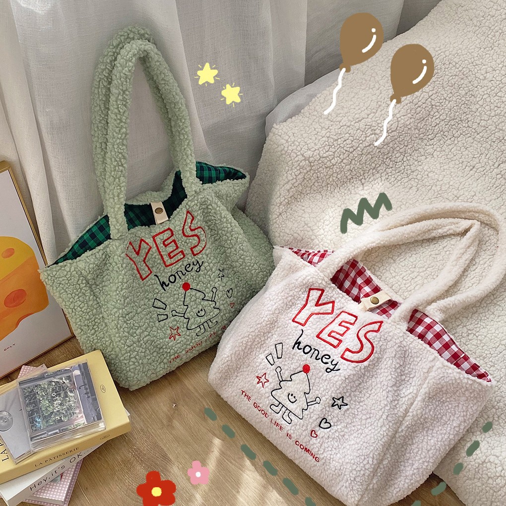 Autumn and winter Lamb plush tote bag for women 2024 New style, cute large-capacity single-shoulder bag, versatile for commuting to school Application Scenario