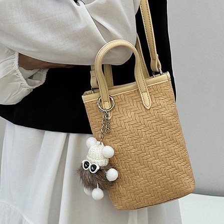A new mini crossbody mobile phone square bag with a simple and fashionable Korean design for women's summer 2025 details Picture