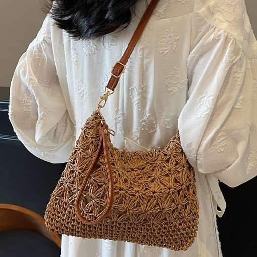 2025 Summer Leisure Vacation hollowed-out straw woven bag, forest-style, unique and stylish commuter single-shoulder bag, lightweight crossbody bag for women full figure