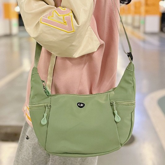 Japanese-style waterproof fabric bag, versatile for men and women, multi-functional nylon lightweight croissant bag, multi-color lightweight bag, single-shoulder crossbody bag full figure