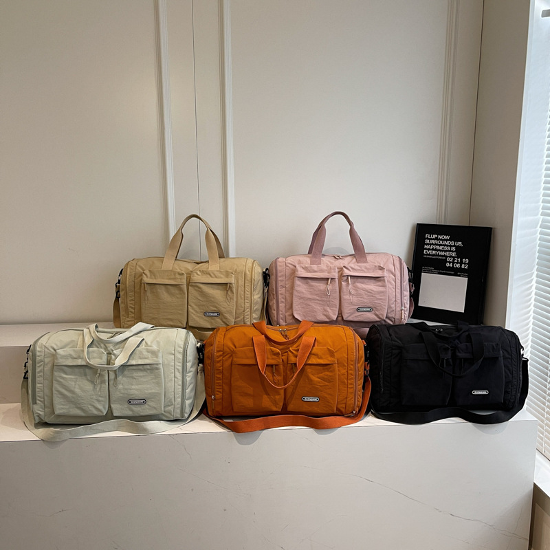 Large-capacity travel bag, women's yoga and fitness bag, multi-functional hand-held crossbody luggage bag, and maternity bag Application Scenario
