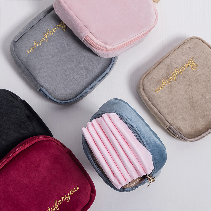 New sanitary napkin bag, large-capacity storage bag, portable sanitary napkin bag, sanitary cotton fleece hand-held bag Application Scenario
