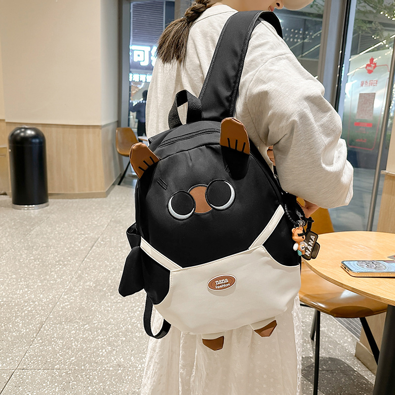 A fresh, unique and funny backpack for a girl with a color-blocking cartoon and cute girl. It's a backpack for traveling and outings details Picture