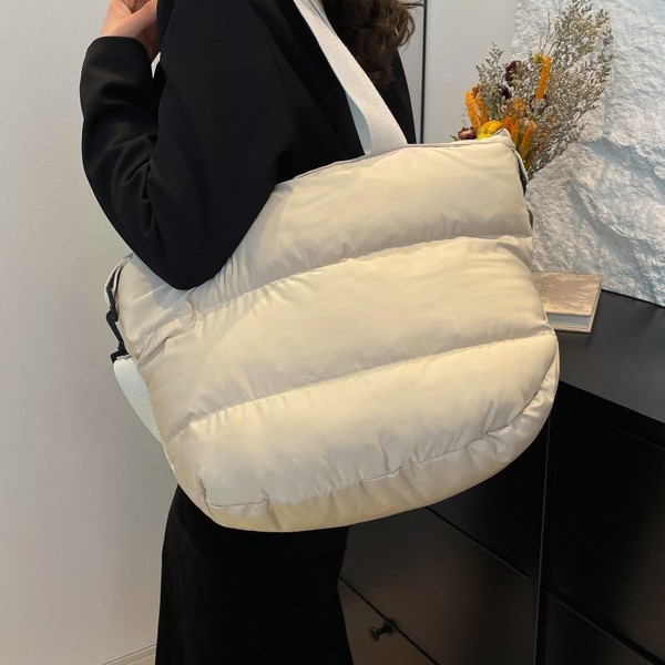 Cross-border 2024 trendy new large-capacity autumn and winter cloud fashion underarm space cotton single-shoulder crossbody tote women's bag Specification drawing