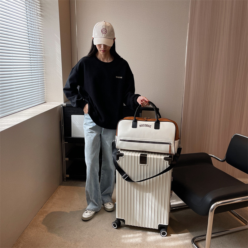 New large-capacity luggage bag for short business trips, fashionable color-blocking travel bag, simple hand-held shoulder bag for clothing storage details Picture
