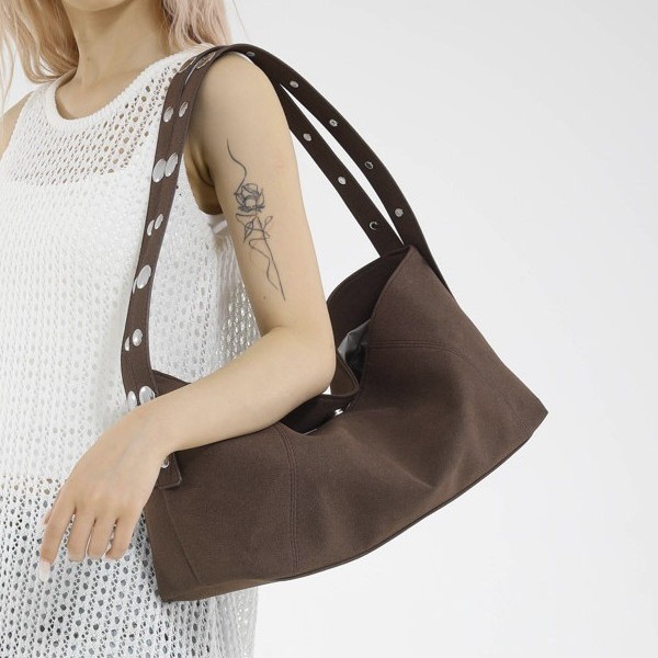 2025 New Korean-style casual large-capacity underarm bag, women's backpack, simple solid color single-shoulder pillow bag Specification drawing