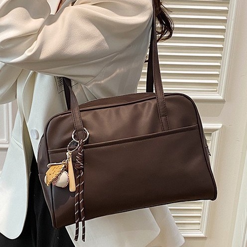 High-quality commuting large-capacity tote bag for women 2024 new autumn and winter trend single-shoulder bag, hand-held Boston bag Application Scenario