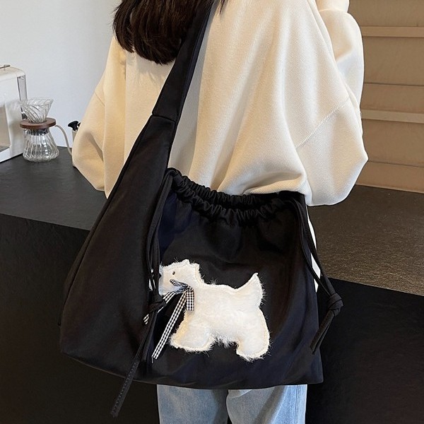A new large-capacity casual commuting bag for women, a lightweight and versatile single-shoulder bag, and a plush puppy casual commuting tote bag Application Scenario