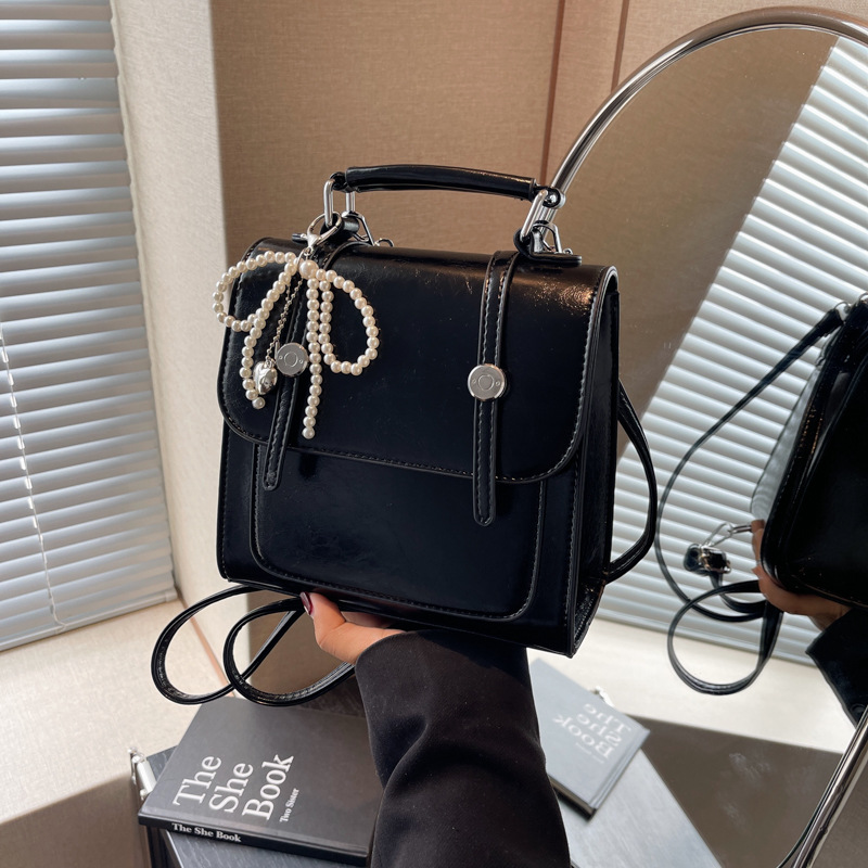 The 2024 new style of the "Bag Girl" is a trendy Korean-style commuting American retro hot girl solid-color fashionable single-shoulder crossbody handbag Specification drawing