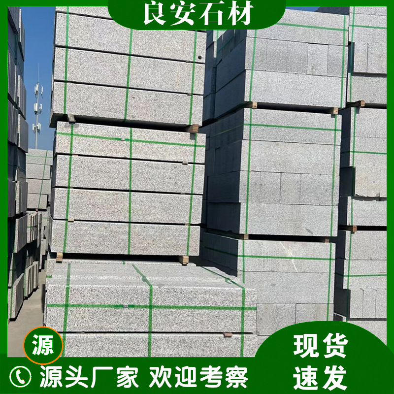 Sesame grey curbstone, granite stone, marble curb stone, and installation of curb stones for greening on both sides of the road full figure