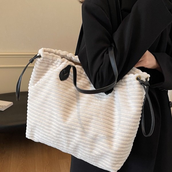 New large-capacity handbag, commuter tote bag, simple and laid-back style drawstring bag, versatile autumn and winter new single-shoulder bag Specification drawing
