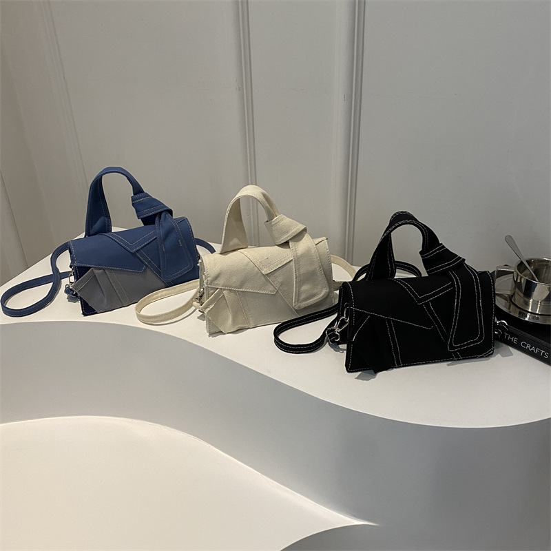 Denim patchwork, personalized and trendy crossbody bag for women, 2024 new commuter hand-held Korean-style casual single-shoulder small square bag, trendy Application Scenario
