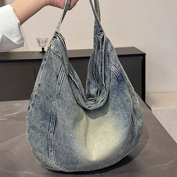 The 2025 new style of fashionable, niche, casual and commuting girl single-shoulder underarm bag with a high-end retro denim tote bag Specification drawing