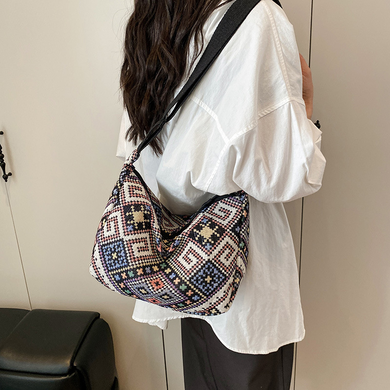 Crossbody bag for women, high-end and stylish, large-capacity women's bag, versatile. Single-shoulder bag for female students going out to play, ethnic-style bag details Picture