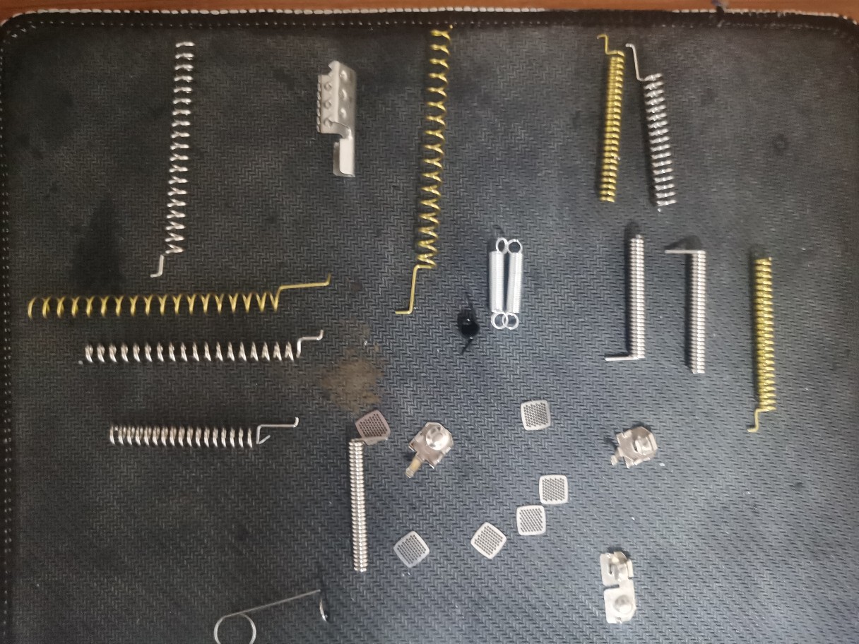 The manufacturer specializes in the production of various gold-plated and silver-plated precision splicing and disassembling spring antenna spring pieces Application Scenario