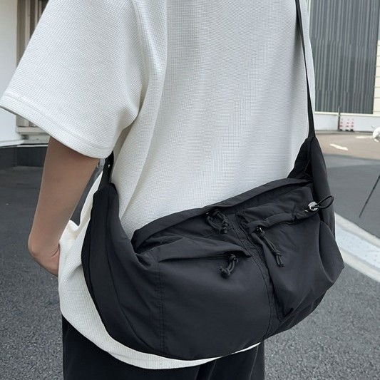 Japanese-style large-capacity commuter bag, crossbody bag, female art student class bag, male postman bag, casual and versatile single-shoulder bag details Picture
