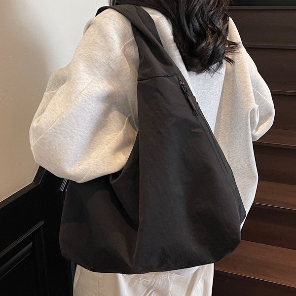 New large-capacity tote bag for women, simple solid color, niche and laid-back style single-shoulder bag, casual commuting and shopping fabric bag Specification drawing
