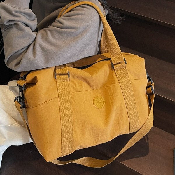 This is a new, stylish, large-capacity single-shoulder bag and a casual, simple, slanted bucket bag from Korean style full figure