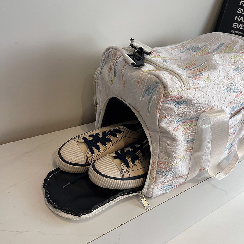 New large-capacity travel bag, lightweight hand-held dry and wet separation sports and fitness bag, independent shoe compartment storage luggage bag Application Scenario