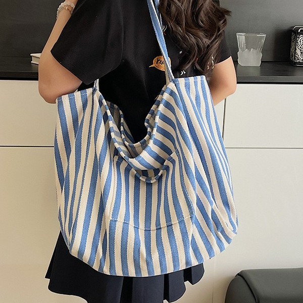 A new large-capacity Korean-style simple striped shopping bag, a fresh and artistic canvas bag, a versatile bag for women in spring and summer full figure