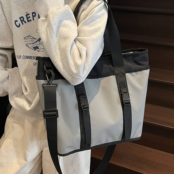 Cross-border large-capacity single-shoulder crossbody bag for men and women, simple, fashionable, casual, versatile and multi-functional single-shoulder bag Application Scenario