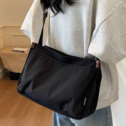 New Japanese Haraju-style crossbody bag for women, lightweight and versatile, single-shoulder pillow bag, high school and college student cloth bag backpack details Picture
