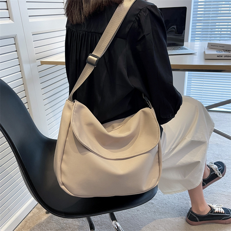 Crossbody bag, large-capacity canvas bag, women's 2022 new artistic style messenger bag, Japanese simple solid color single-shoulder bag full figure