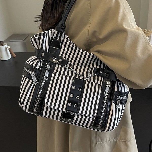 2024 Trendy and cool new bags: single-shoulder bag, punk-style spicy girl bag, design sense, large-capacity check pattern handbag details Picture