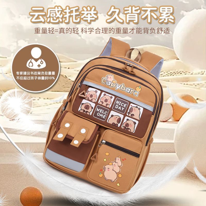 The new Kapibala schoolbag reduces the burden and has a large capacity. It is a lightweight backpack for primary school students aged three to six Application Scenario