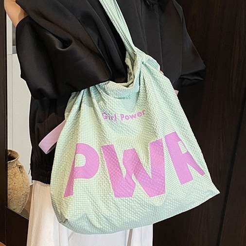 A fresh and elegant large-capacity handbag, a versatile spring color-blocking bag for girls, a light and casual tote bag that goes well with all kinds of outfits Specification drawing