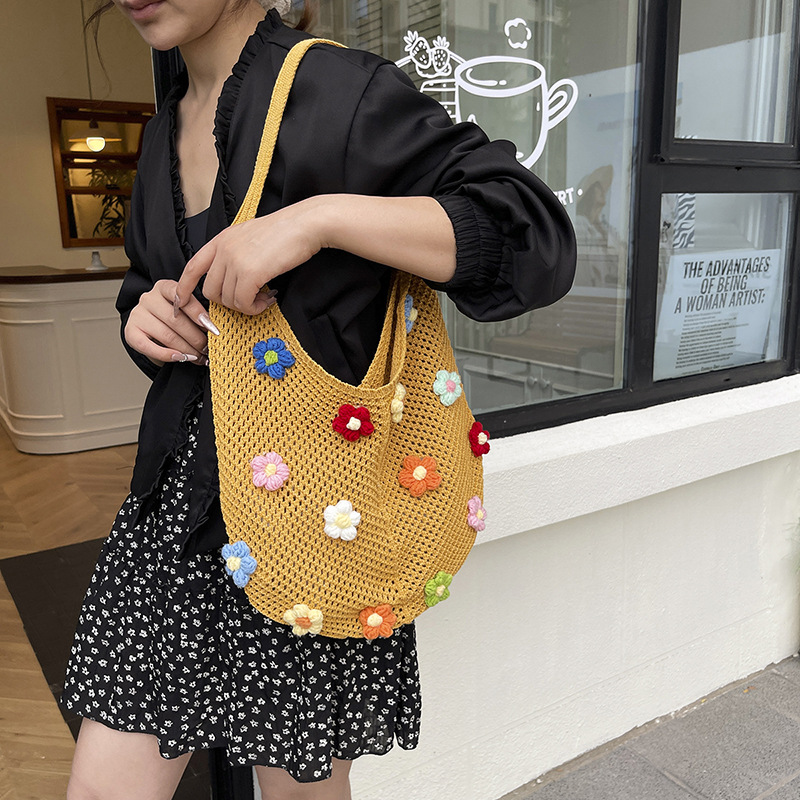 New Korean version large capacity bucket bag, laid-back woven bag, trendy armpit bag, fashionable single-shoulder bag Application Scenario