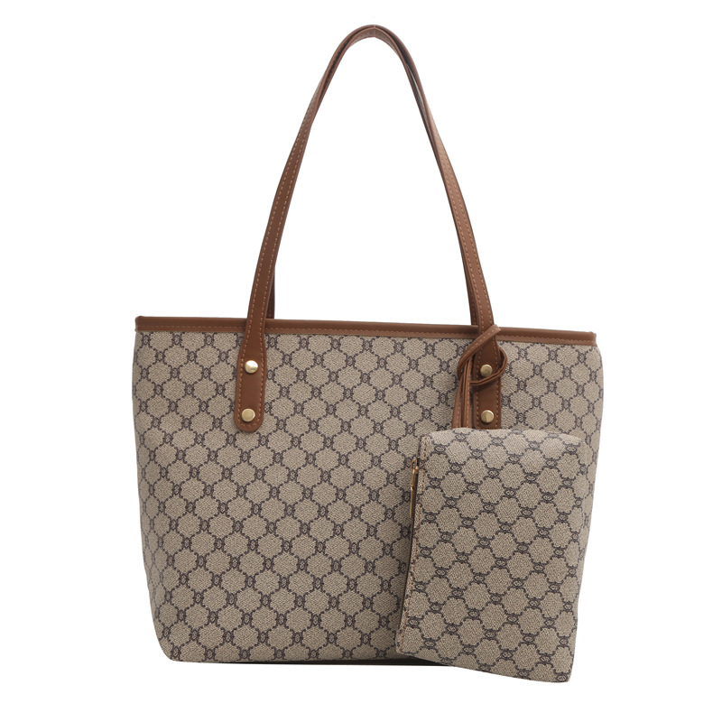 A simple and fashionable large-capacity bag for women, a new Spring 2024 trendy tote bag for commuting, a large-capacity hand-held shoulder bag Item Picture