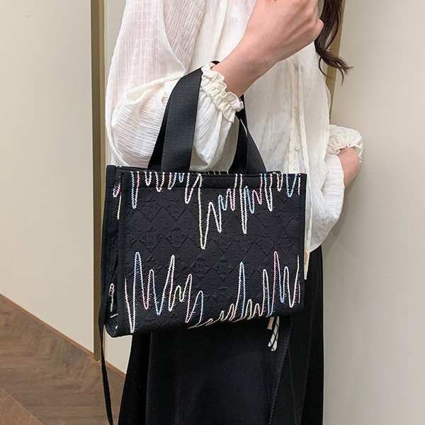 Large-capacity tote single-shoulder bag, personalized, fashionable, casual and trendy autumn 2025 new style, stylish commuting solid color bag for women details Picture