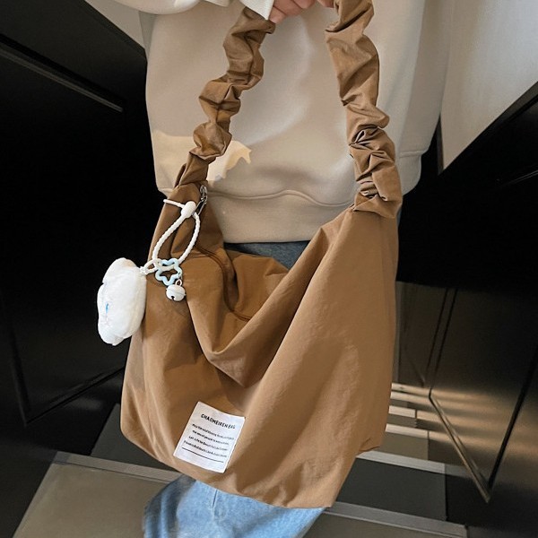 A new cream candy-colored single-shoulder canvas bag for spring and summer, with a large-capacity handbag, mommy bag and underarm bag details Picture