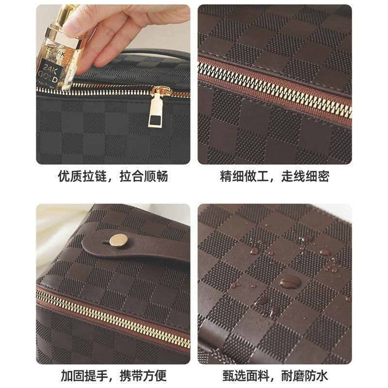 Pillow makeup bag, women's portable large-capacity makeup products storage bag, high appearance level, travel and outing hand-held toiletries bag Specification drawing