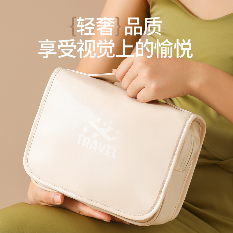 New PU hook toiletry bag, light luxury makeup bag, dry and wet separation storage bag, travel portable storage bag, toiletry bag Application Scenario