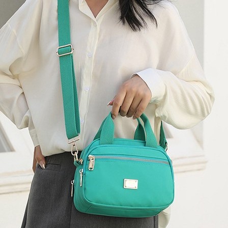 Nylon fabric women's bag 2025 Spring New Cross-border Trend Lightweight women's hand-held small bag Casual single-shoulder crossbody bag Application Scenario